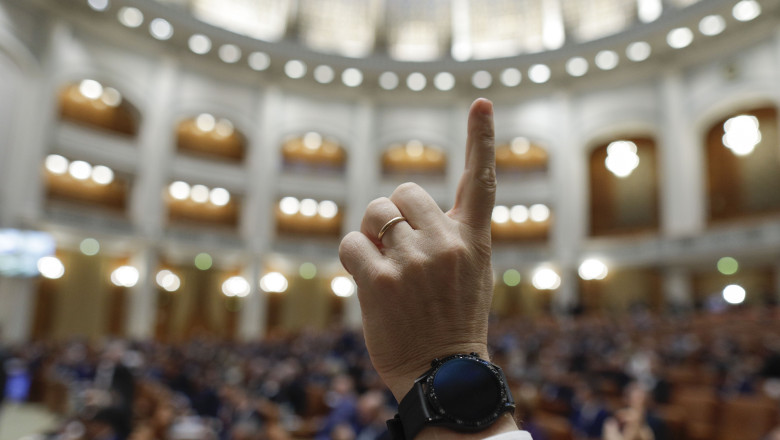 Vanzarea actiunilor in cazul companiilor de stat, interzisa pana la finalul anului 2027. Proiectul PSD a trecut cu voturile AUR