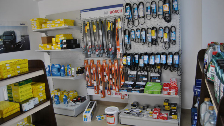Vanzarile de piese au sustinut in 2013 comertul auto. Livrarile de masini si reparatiile, in scadere Imagine