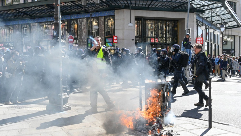 Varsta de pensionare din Franta creste la 64 de ani. Proteste violente dupa decizia Consiliului Constitutional Imagine
