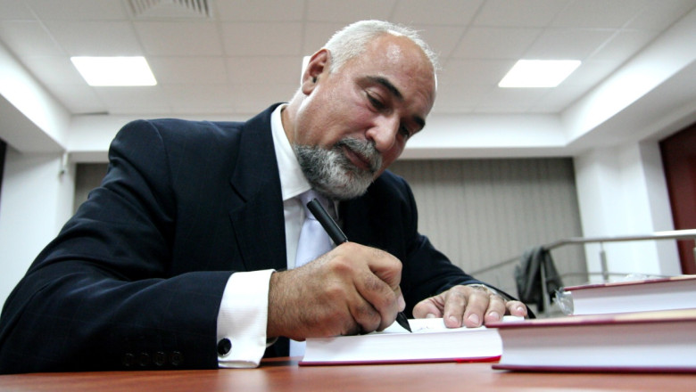 Varujan Vosganian: Daca lasi o industrie sa moara, esti patriot, daca o ajuti, subminezi Imagine