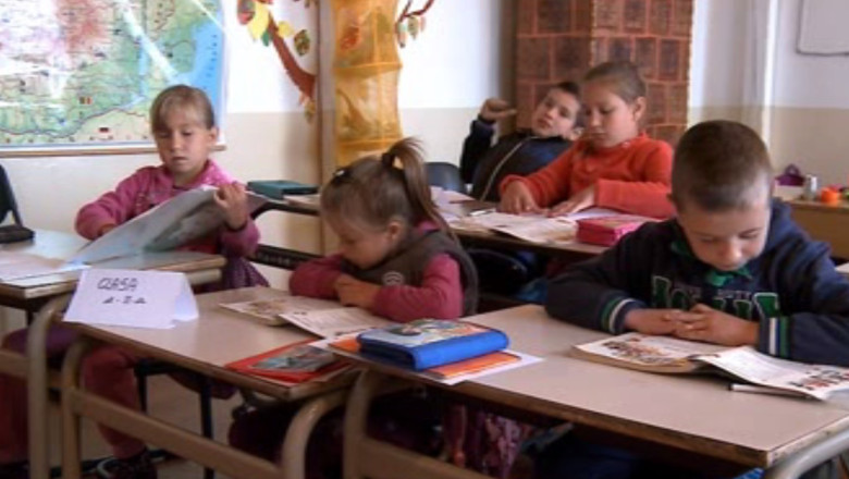 VASLUI. Copii de varste diferite, de la clasa 0 pana intr-a doua, invata simultan in aceeasi clasa Imagine