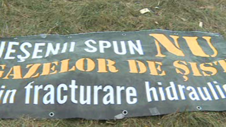 VASLUI. Jandarmeria a intervenit in forta la protestele fata de explorarea gazelor de sist  Imagine