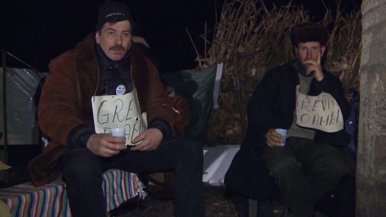 VASLUI. Localnicii din Pungesti au continuat greva foamei si in noaptea de Revelion Imagine