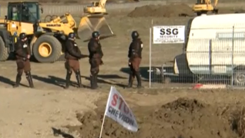 VASLUI. Lucrarile de amplasare a primei sonde Chevron avanseaza rapid, sub paza jandarmilor  Imagine