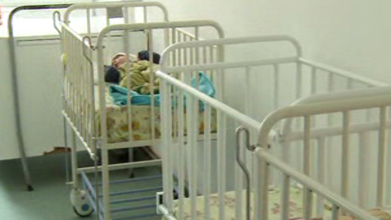 VASLUI. Nou-nascut, abandonat pe masa, in sala de asteptare a unui cabinet medical. Politia face ancheta Imagine