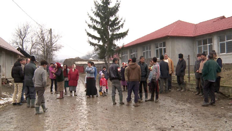 VASLUI. Primarul din Bacesti a chemat localnicii la informare despre gazele de sist, dar el a lipsit. Bacesti este urmatoarea comuna vizata Chevron Imagine