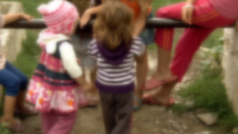 VASLUI. Trei copii, luati din familie. Asistentii sociali au constatat ca erau neglijati de mama Imagine