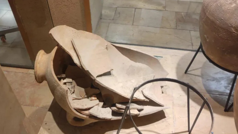 Vasul vechi de circa 4.000 de ani, spart de un copil de patru ani, a fost restaurat. Mesajul transmis de muzeu baietelului Imagine