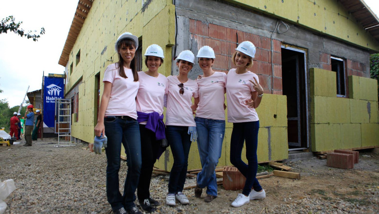 Vedetele Digi24 au ajutat la construirea unei case pentru persoanele cu dizabilitati Imagine