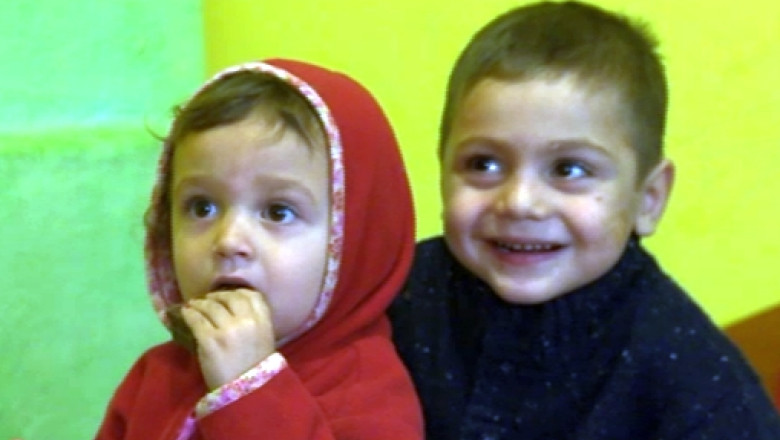 Vedetele Digi24, spiridusii lui Mos Craciun pentru 48 de copii din Corbeanca. O actiune a echipei Bonton si a Fundatiei Edulier Imagine