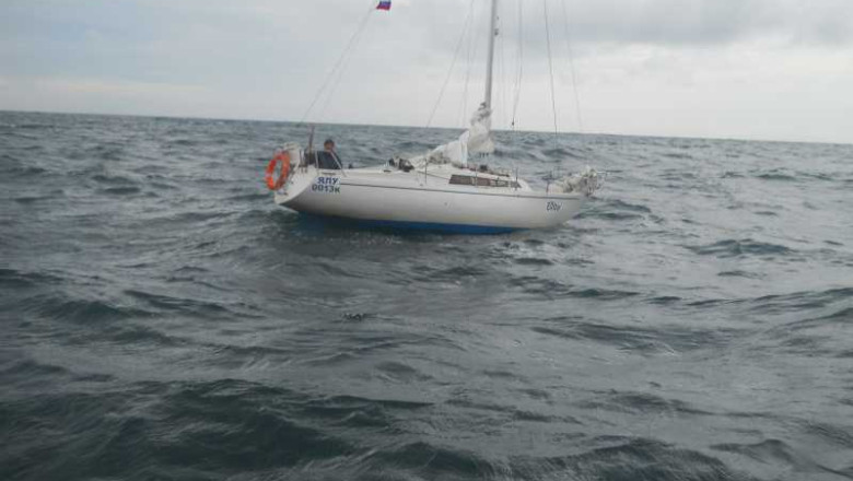 Velier in deriva, salvat de politistii de frontiera Imagine