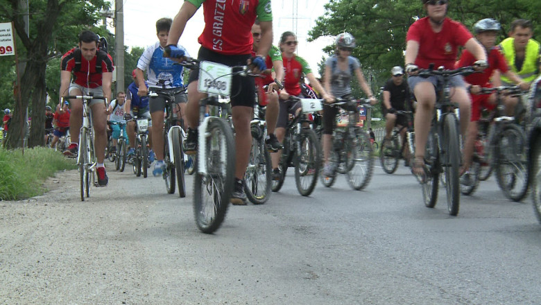 Verde pentru Biciclete: timisorenii au iesit, cu mic, cu mare, la plimbare Imagine