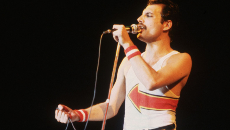 Versurile scrise de mana de Freddie Mercury pentru „Bohemian Rhapsody” arata ca artistul se gandise la alt titlu Imagine