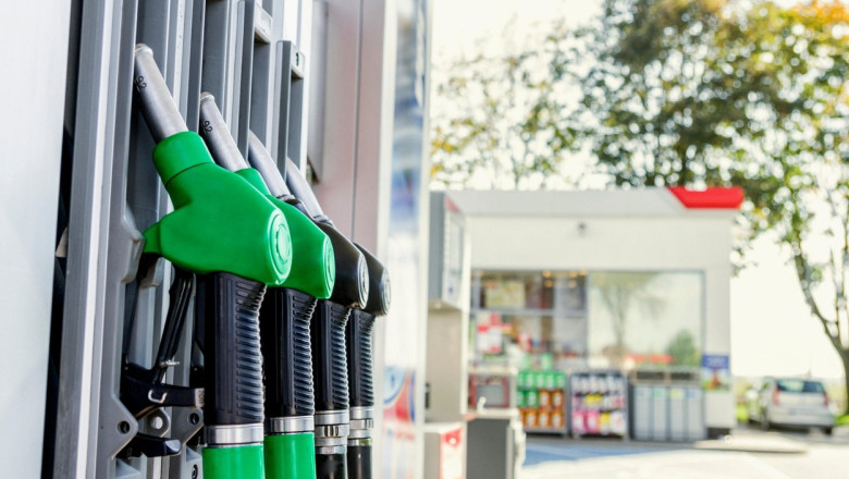 Veste buna pentru romanii care merg la mare in Bulgaria sau Grecia : Tara vecina are cel mai mic pret la benzina din UE Imagine