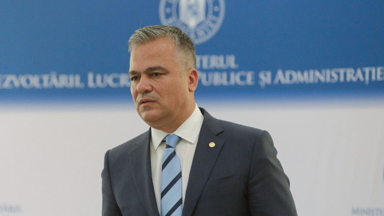 Vestea: Primariile nu vor primi derogari de la ordonanta care limiteaza cheltuielile publice pentru a organiza petreceri de final de an Imagine