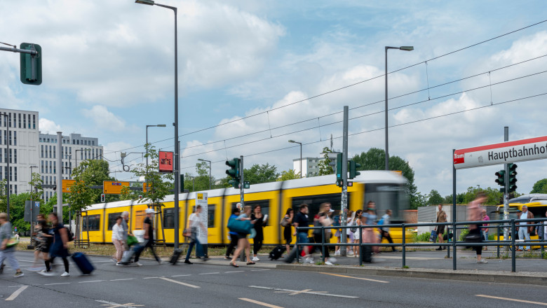 Vesti bune pentru romanii care vor sa lucreze in Germania: Coalitia de guvernare relaxeaza conditiile pentru angajarea strainilor Imagine