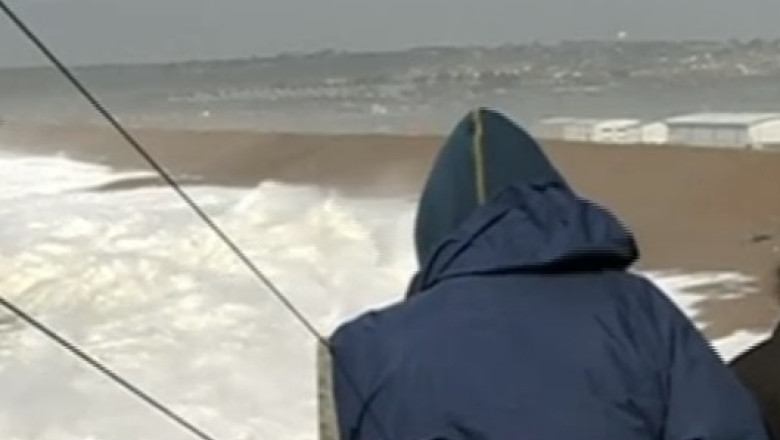 Vestul Europei, lovit de inundatii. Furtunile au facut ravagii mai ales in Marea Britanie si Franta Imagine