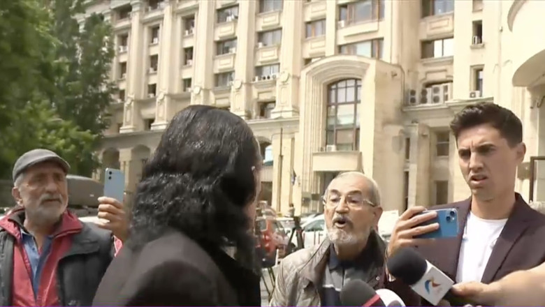 „Vezi ca te bat”. Miron Cozma s-a imbrancit cu liderul Asociatiei Victimelor Mineriadelor, dupa audierea la Parchet Imagine