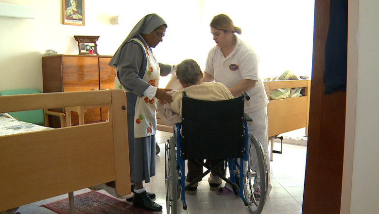 Viata dedicata ajutorarii nevoiasilor. Cinci maici catolice ingrijesc 40 de batrani bolnavi si neajutorati din Iasi Imagine