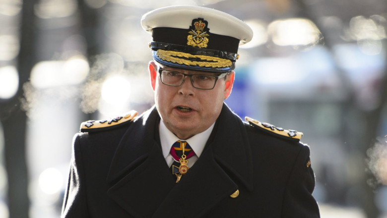 Viceamiralul Mark Norman: Canada ar putea trimite trupe de mentinere a pacii in Ucraina Imagine