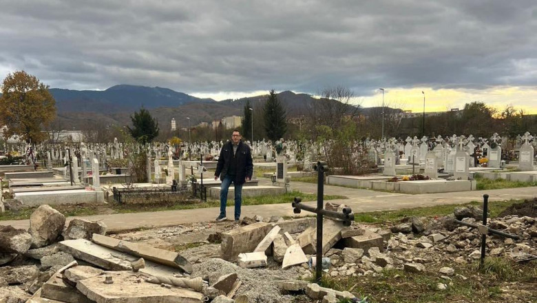 Viceprimarul Brasovului si-a gasit biroul sigilat, dupa ce primarul Allen Coliban l-a mutat la cimitir Imagine