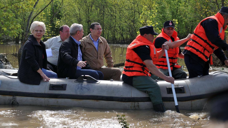 Victor Ponta a primit echipament de polo. "Il probez la inundatii" Imagine