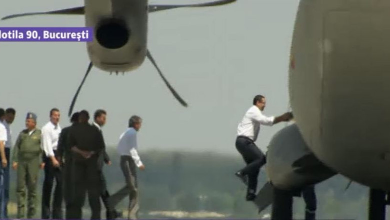 Victor Ponta a zburat alaturi de fiul sau la bordul unei aeronave militare Imagine