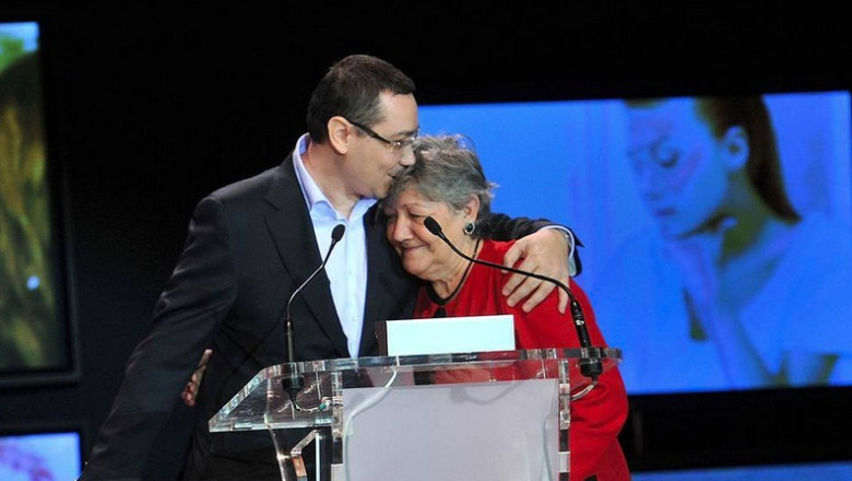 Victor Ponta: Am sunat-o pe mama, sa se uite la TV, sa vada ca incepe distribuirea cardului de sanatate Imagine