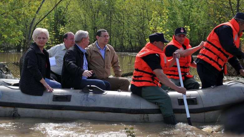 Victor Ponta catre ministrul Apei si Padurilor: „Mai, Doina, nu avem destule fotografii impreuna?” Imagine
