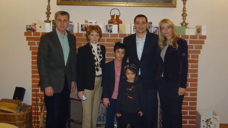 Victor Ponta dezminte pe Facebook: NU s-a intalnit cu Regele Mihai I la Savarsin Imagine