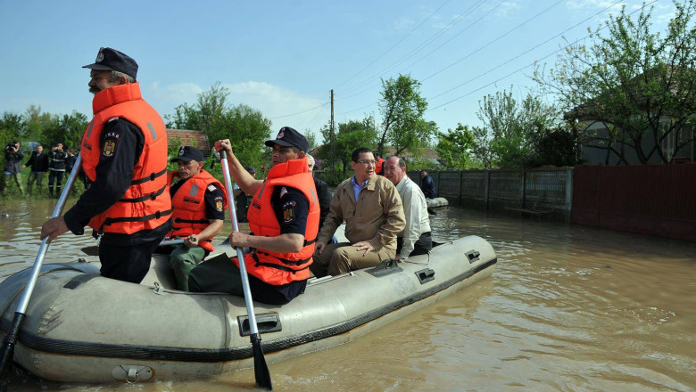 Victor Ponta: Eu, Dragnea si Oprea suspendam campania. Merg, azi, in zonele inundate din Mehedinti Imagine