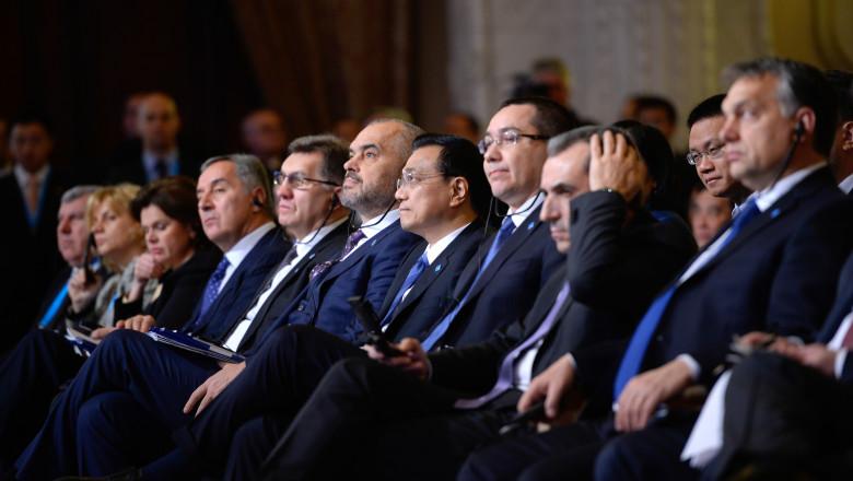 Victor Ponta i-a invitat pe toti premierii prezenti la Bucuresti sa vina la meciul Steaua-Schalke Imagine