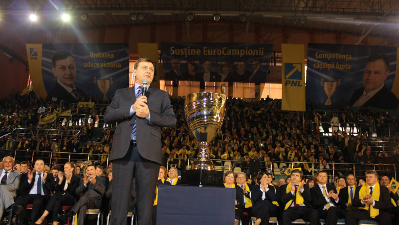 Victor Ponta nu-i da sanse lui Crin Antonescu la Guvern: „Acolo e de munca” Imagine