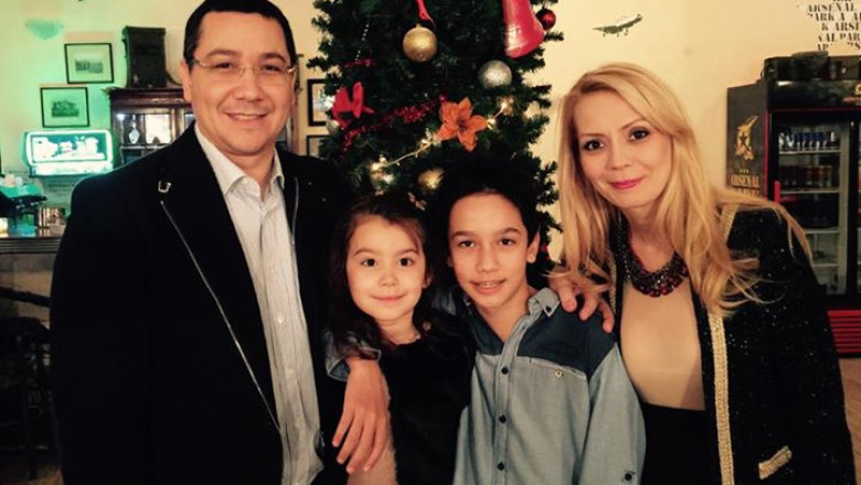 Victor Ponta ureaza la multi ani si celor care au Facebook, si celor care nu au Imagine