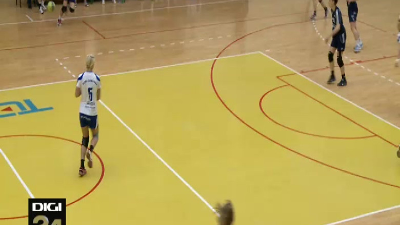 Victorie pentru handbalistele de la SCM Craiova Imagine