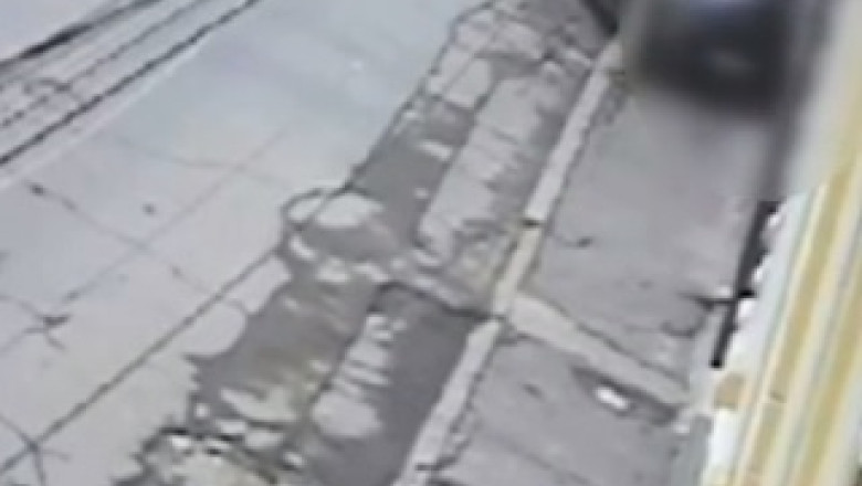 VIDEO. A condus baut, a accidentat o femeie pe trotuar, dar nu este pericol public Imagine