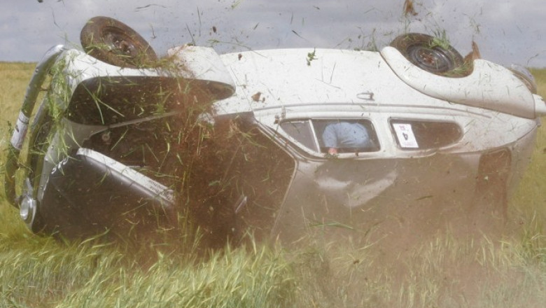 VIDEO. A scapat cu viata dupa ce s-a rostogolit cu masina la 300 de kilometri pe ora Imagine