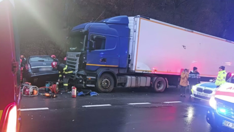 VIDEO. Accident grav cu 6 raniti, intre care 3 copii, pe DN 13. Doua victime sunt inconstiente Imagine