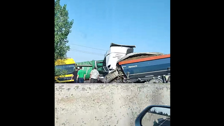VIDEO. Accident grav pe DN1. Un barbat a murit strivit intre doua TIR-uri. Traficul este deviat Imagine