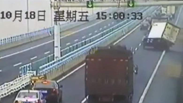 VIDEO. Accident pe o autostrada din China. Un camion s-a rasturnat, dupa ce a circulat pe doua roti Imagine