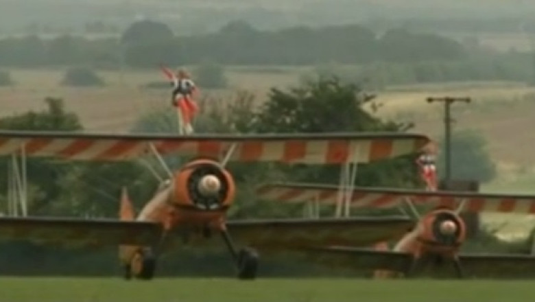 VIDEO. Acrobatii la inaltime: doua eleve din Marea Britanie au intrat in Cartea Recordurilor Imagine