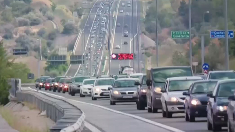 VIDEO. Aglomeratie pe Autostrada Soarelui pe sensul spre Capitala. La Cernavoda, coada de masini se intinde pe cativa kilometri Imagine