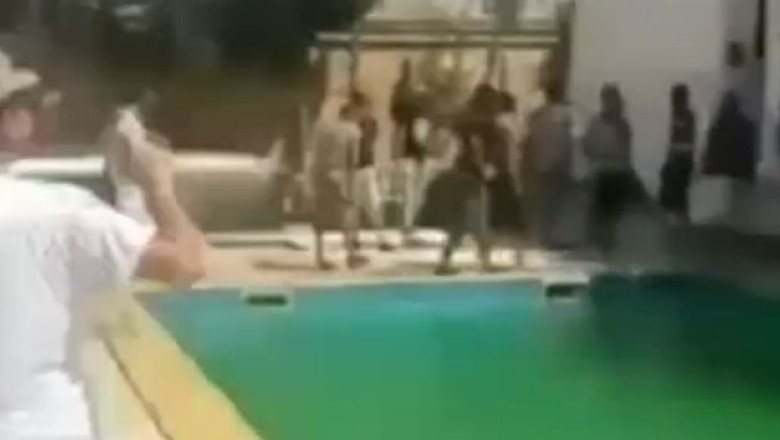 VIDEO. Ambasada Statelor Unite din Libia, loc de distractie pentru localnici Imagine