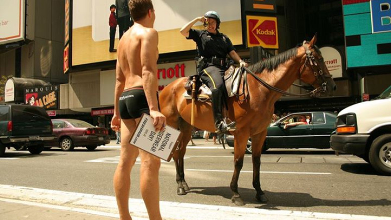 VIDEO. Americanii au sarbatorit in Times Square Ziua Nationala a Lenjeriei Intime Imagine
