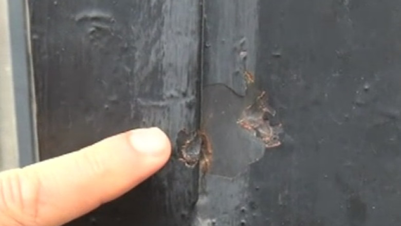 VIDEO. Angajatii unui service auto au fost atacati cu toporul de un client Imagine