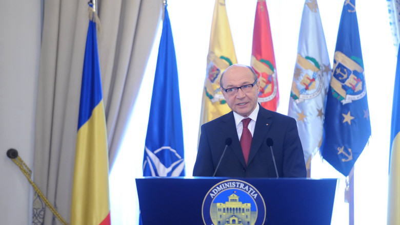 VIDEO. Aniversarea NATO in Parlament. Traian Basescu a evitat sa dea mana cu seful Senatului Imagine