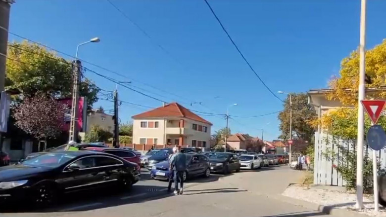 VIDEO Anuntul care a provocat cozi kilometrice de masini in Timisoara: Un tanar s-a oferit sa plateasca oricui plinul de combustibil Imagine