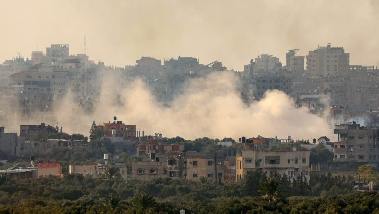 VIDEO Armata israeliana lanseaza pliante din avioane in incercarea de a-i localiza pe ostaticii din Gaza Imagine