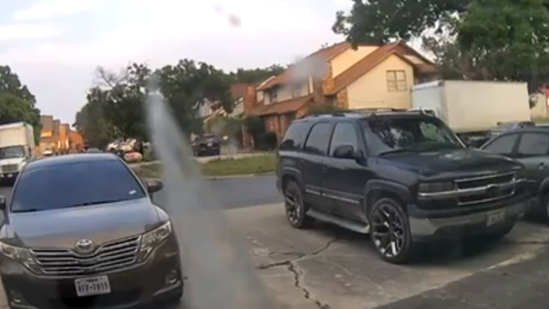 VIDEO. Atac cu arme semiautomate, surprins de o camera de supraveghere, in SUA. O persoana a murit, 4 au fost grav ranite Imagine