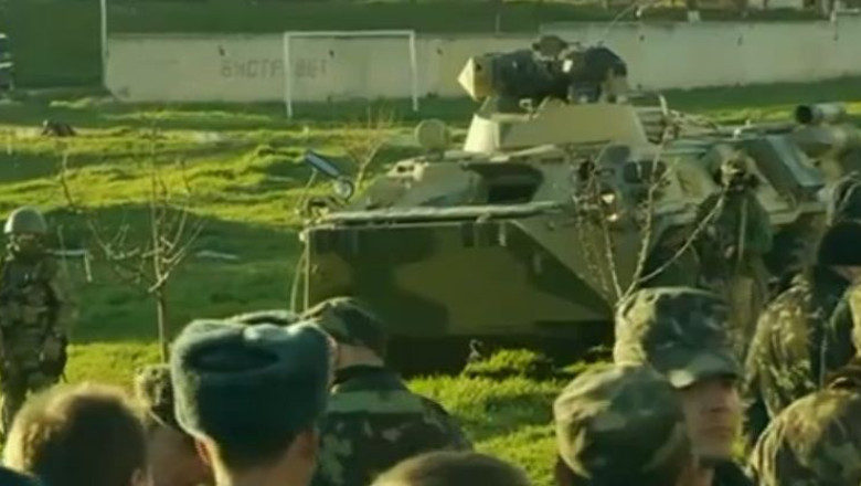 VIDEO. Atacul armatei ruse asupra unei baze militare ucrainene din Crimeea, surprins de BBC Imagine